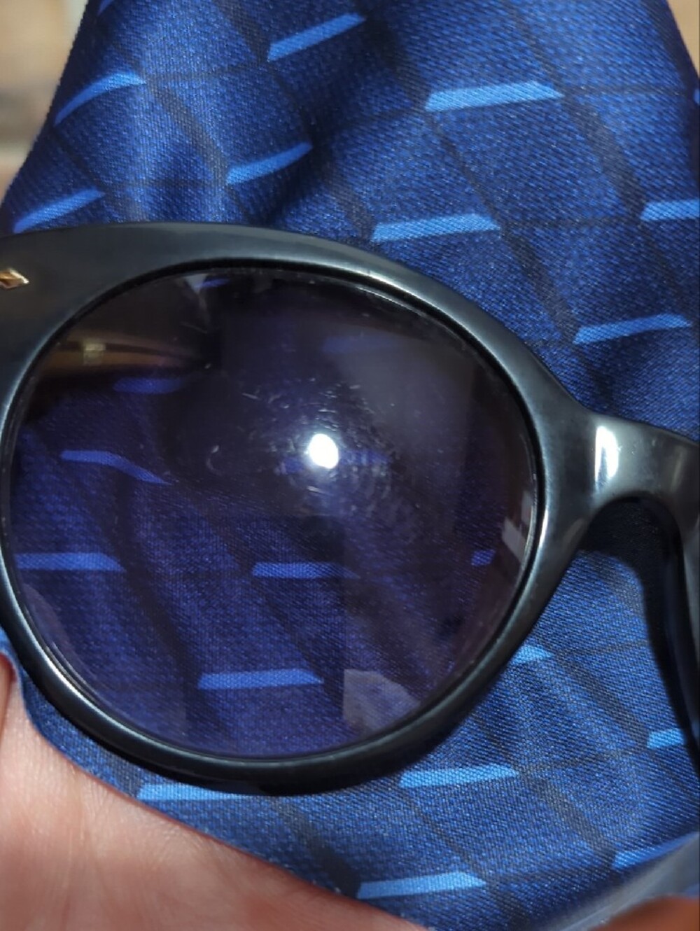 Fossil Women's Round Cat-Eye Sunglasses – Black Frame & Purple Gradient Lenses - Picture 9 of 17